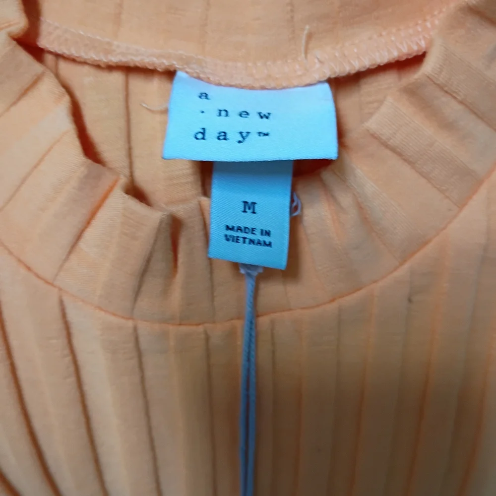 NWT Peach Ribbed Tank - Picture 2 of 2